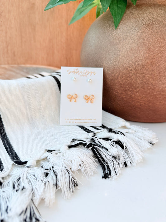 Pearl and Small Bow Stud Set
