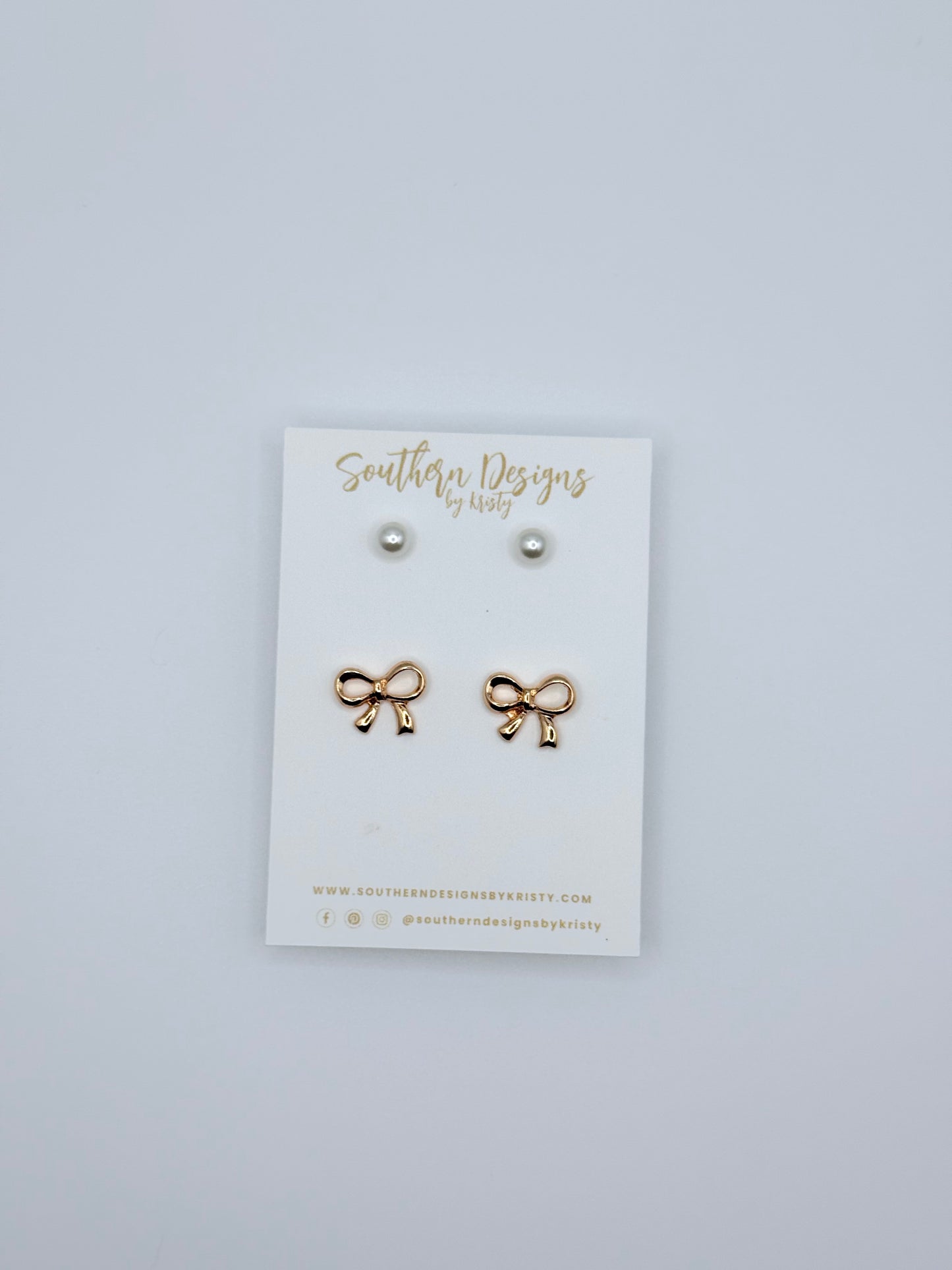 Pearl and Small Bow Stud Set