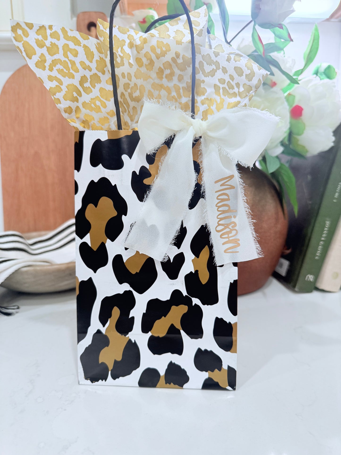 Gift Wrapping with Personalize name on Ribbon