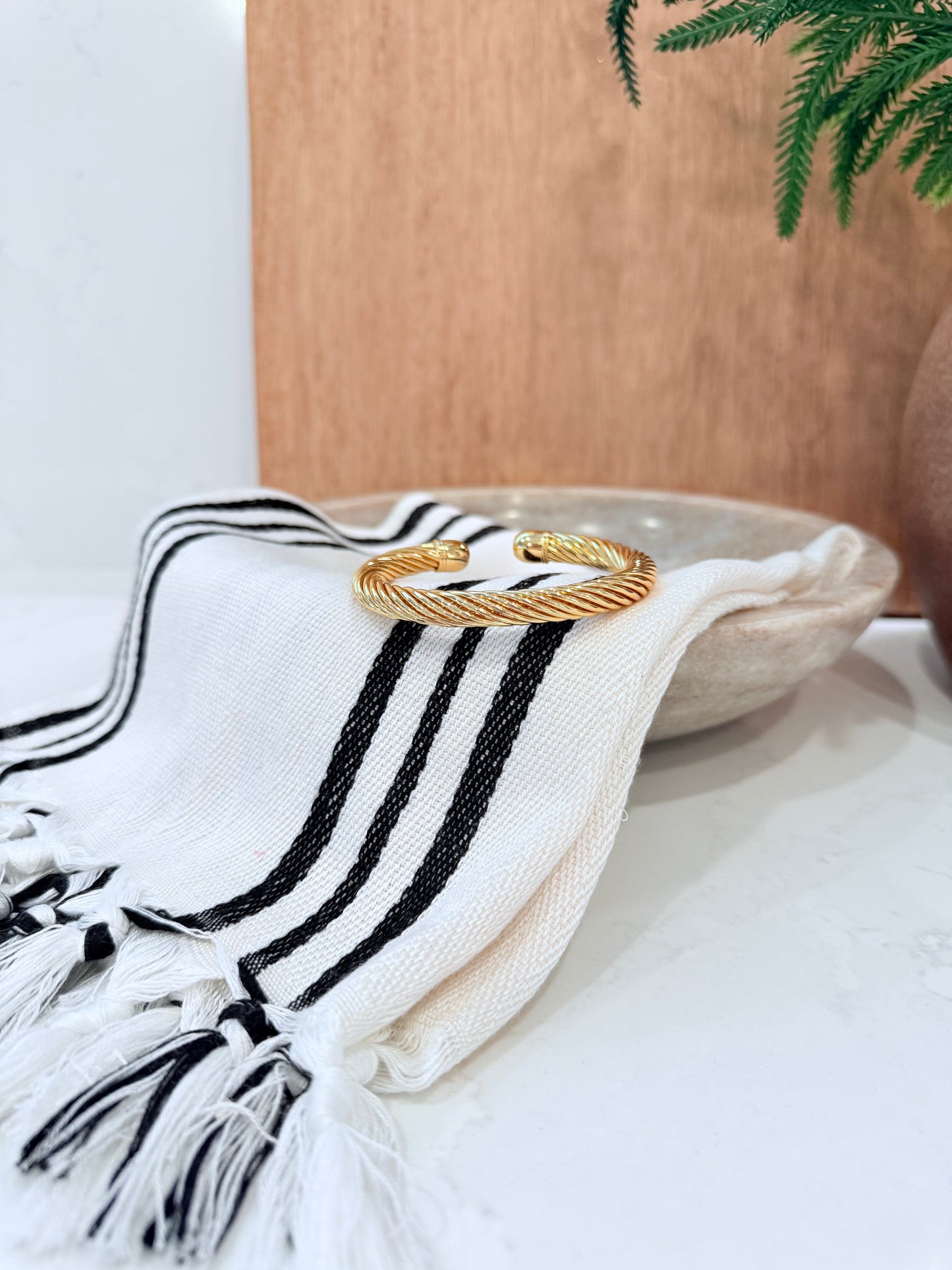 Gold Chunky Twist Open Bange